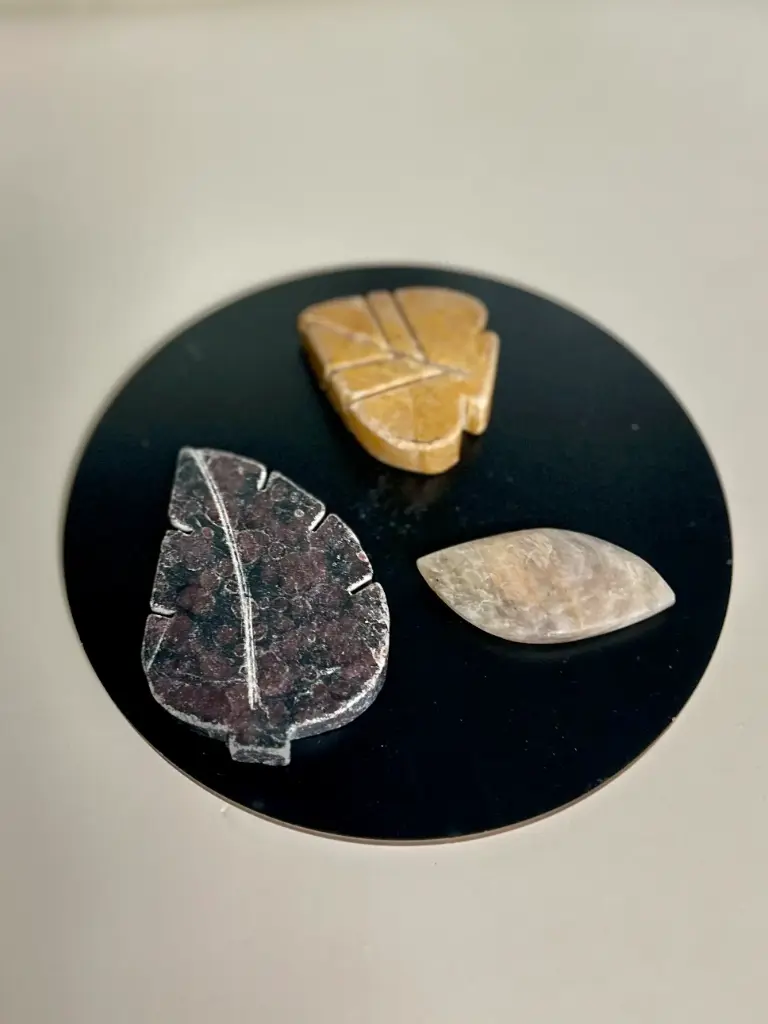 Random 1 pc Carved Leaf Stones - Earth Element for Your Home - Intuitively chosen